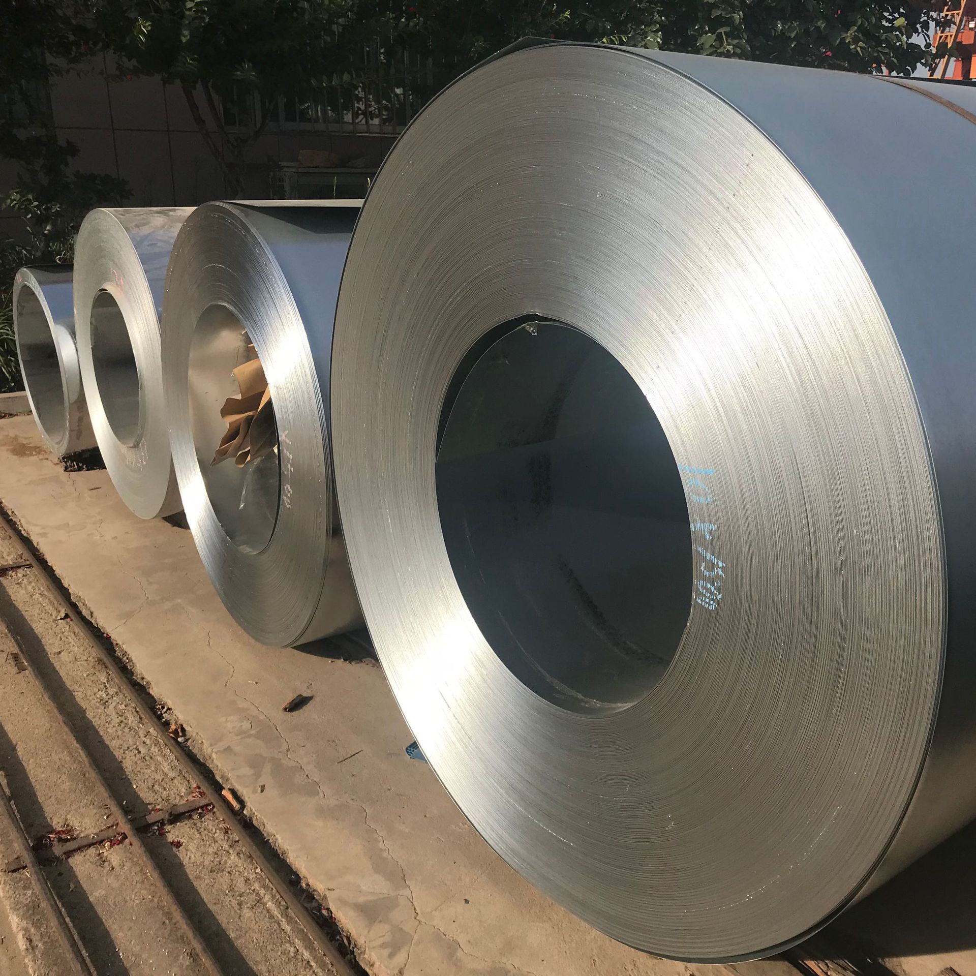 山東泰安鍍鋁鋅板市場(chǎng)探析 以0.8*1250規(guī)格與鋅鐵合金、硅鐵粒應(yīng)用為例